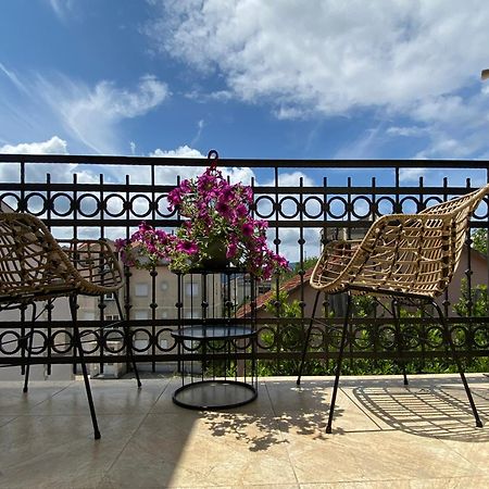 Apartman Tara Тиват Екстериор снимка