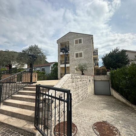 Apartman Tara Тиват Екстериор снимка