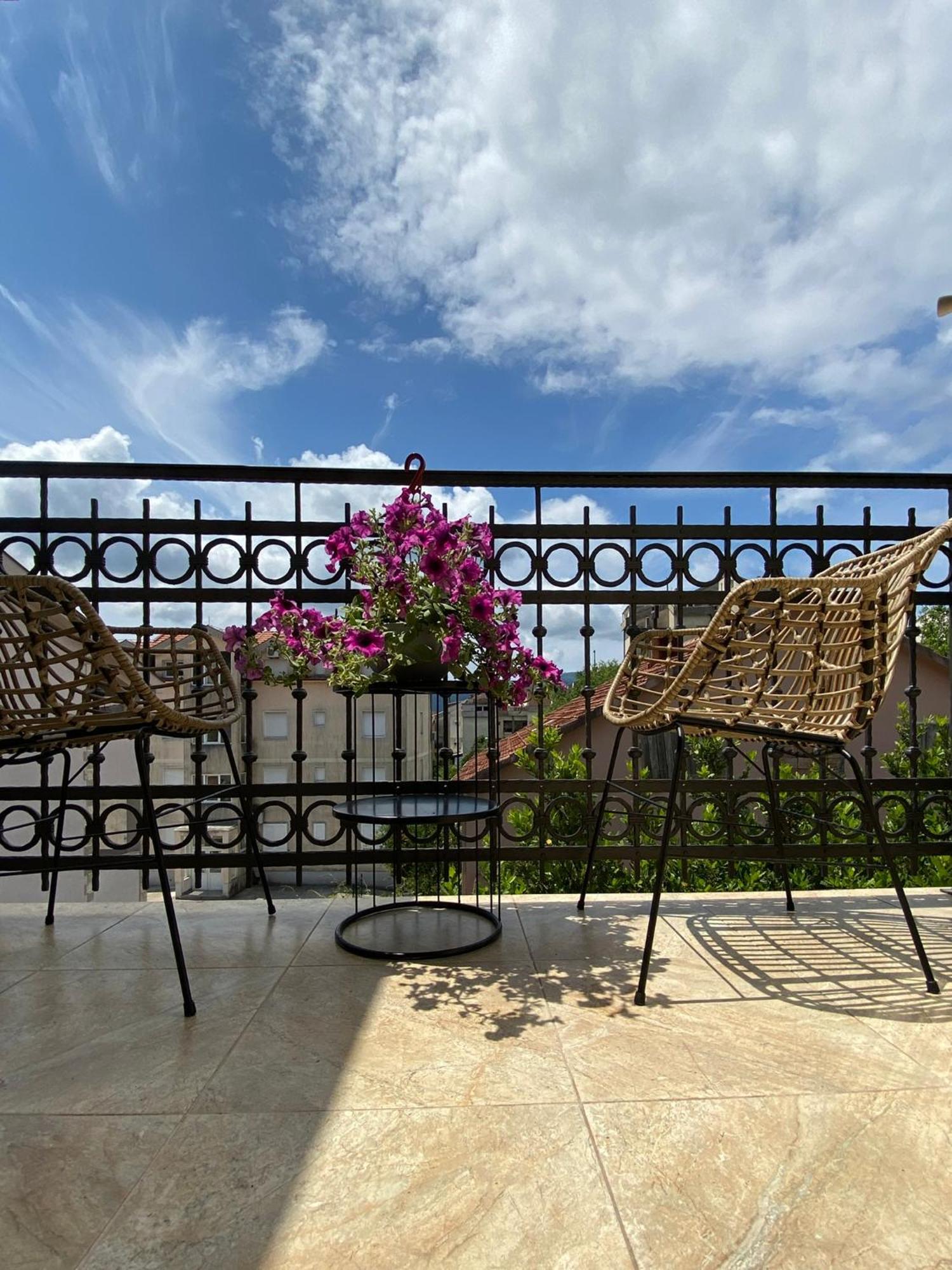 Apartman Tara Тиват Екстериор снимка