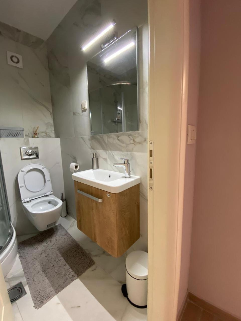 Apartman Tara Тиват Екстериор снимка