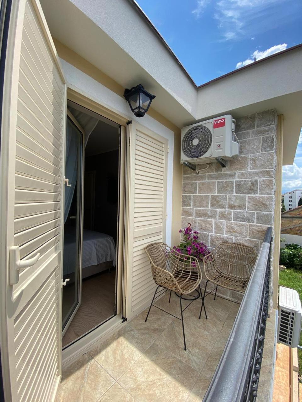 Apartman Tara Тиват Екстериор снимка